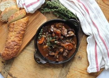 Bò Hầm Rượu Vang & Bánh Mì