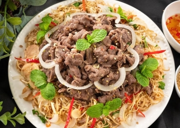 Gỏi Bò Hoa Chuối & Bánh Phồng Tôm