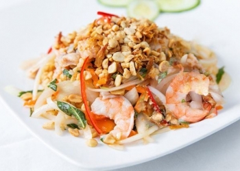 Gỏi Hải Sản Tôm Thịt & Bánh Phồng Tôm